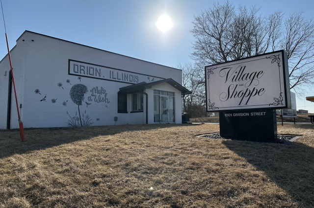 1001 Division Street, Orion, IL