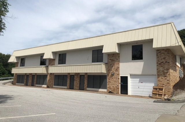 3416 Blackhawk Rd Road, Rock Island, IL