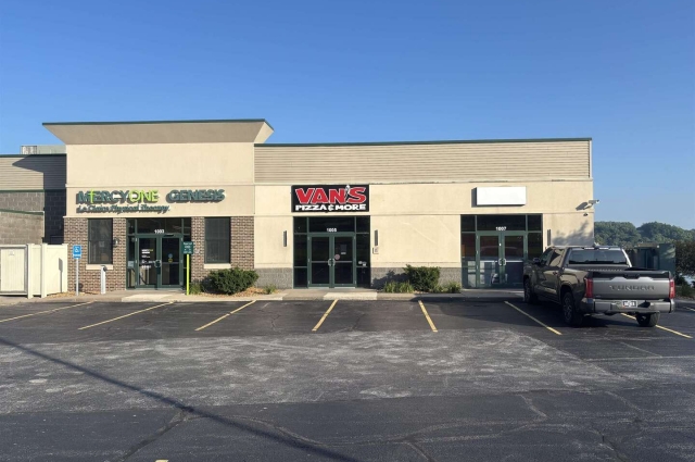 1007 Canal Shore Drive, Leclaire, IA