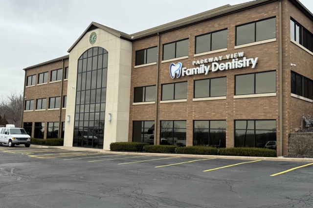 7017 John Deere Parkway, East Moline, IL