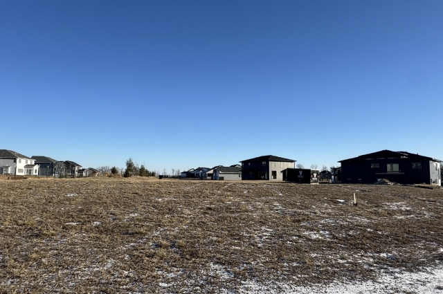 421 Mason Drive, Riverdale, IA