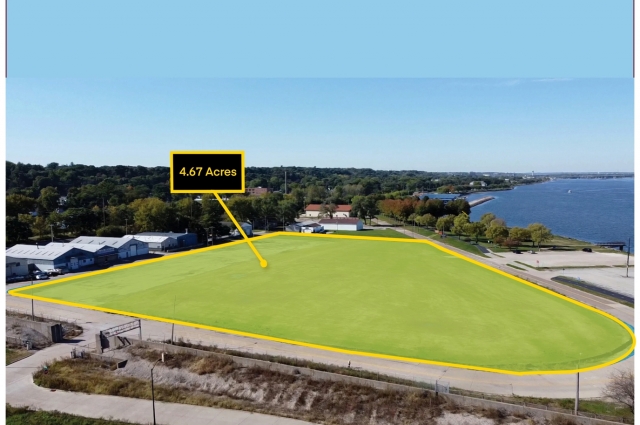 5420 Old River Road, Moline, IL