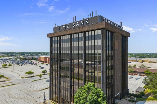 100 KIMBERLY Road, Davenport, IA