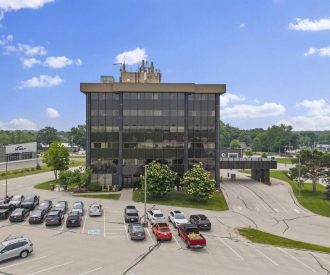 2550 MIDDLE Road, Bettendorf, IA