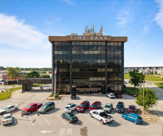 2550 MIDDLE Road, Bettendorf, IA