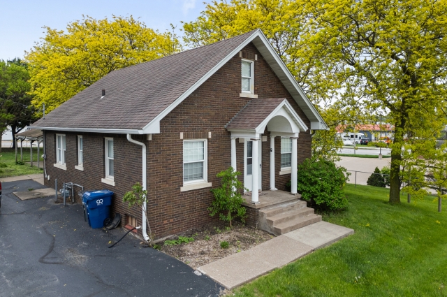 425 And 428 1/2 28th Street, Bettendorf, IA