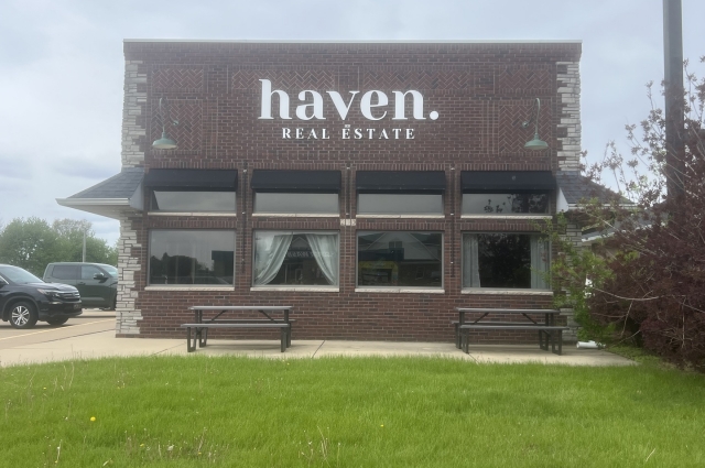 230 9th Avenue, Eldridge, IA