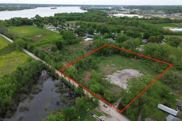 17695 245th Avenue, Bettendorf, IA