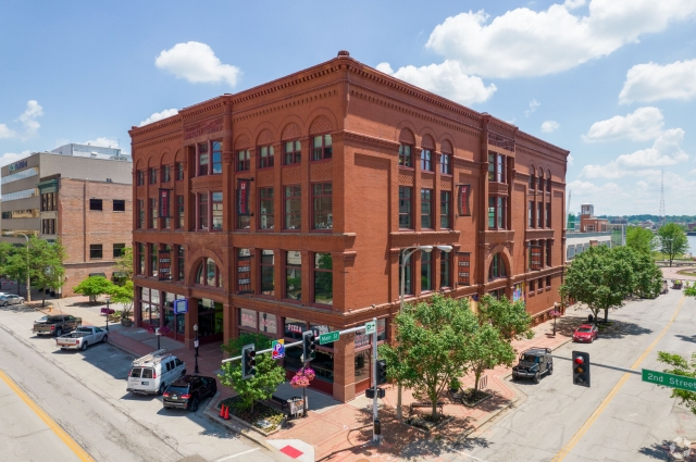 131 2nd Street, Davenport, IA