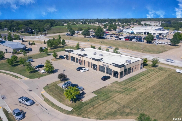 3280 RIDGE Point, Bettendorf, IA