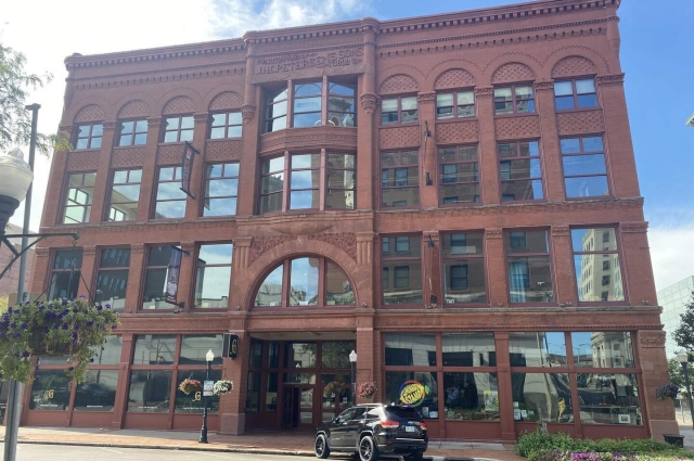 131 2ND Street, Davenport, IA