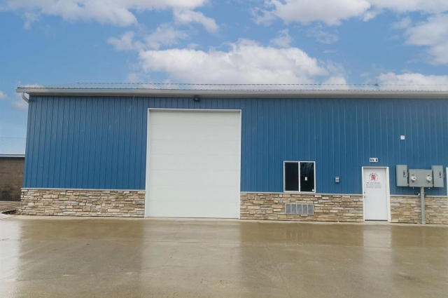 7217 NORTHWEST Boulevard, Davenport, IA