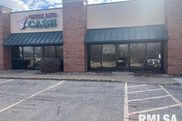2323 CUMBERLAND Square, Bettendorf, IA