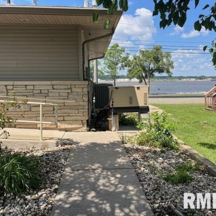 photo of property QC4260277