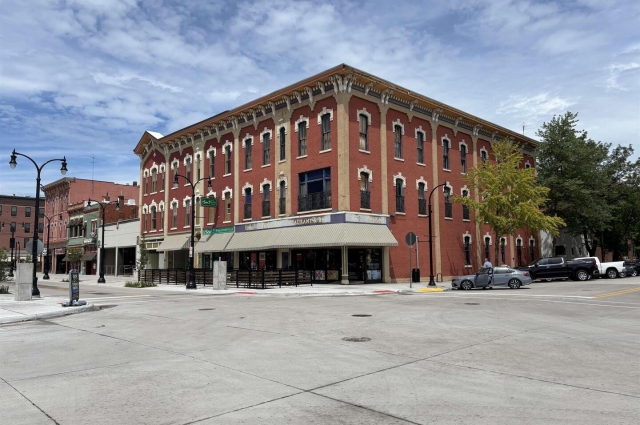 1821-1829 2ND Avenue, Rock Island, IL