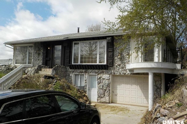 1004 COLLEGE Avenue, Davenport, IA