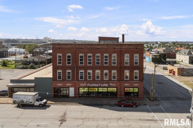 825 4TH Street, Davenport, IA