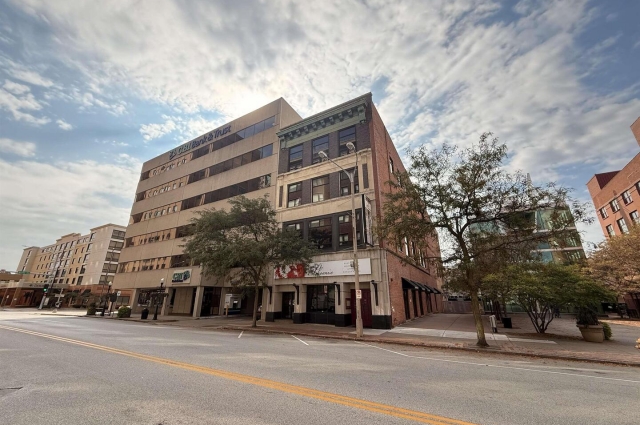 111 2ND Street, Davenport, IA