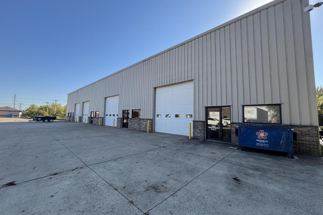 2301 MANUFACTURING Drive, Clinton, IA