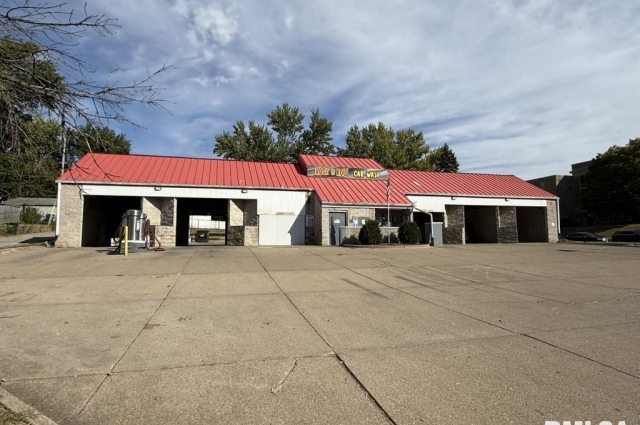 1324 LOCUST Street, Davenport, IA