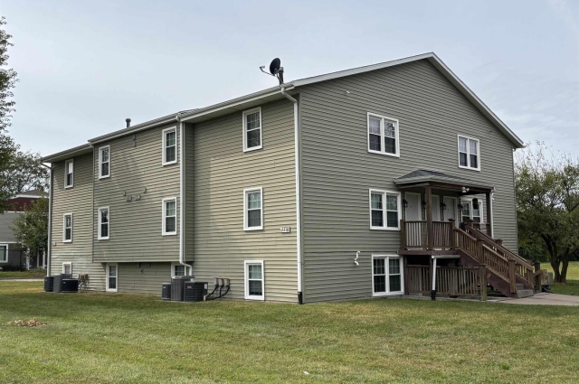 2218 Emerald Drive, Davenport, IA