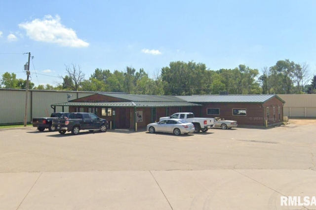 1815 MANUFACTURING Drive, Clinton, IA