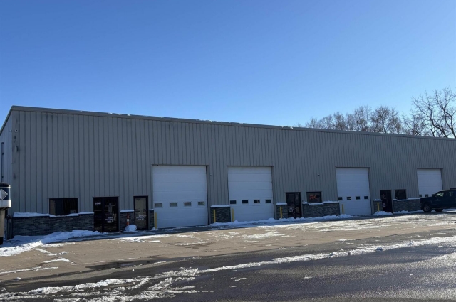 2301 MANUFACTURING Drive, Clinton, IA
